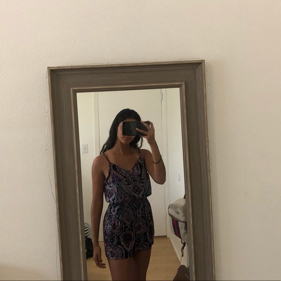 Stylish Patterned Romper - Picture 3 of 4